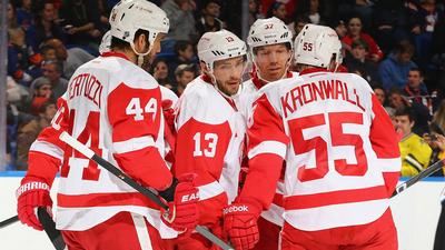 Дубль Дацюка (в центре) не помог «Детройту»