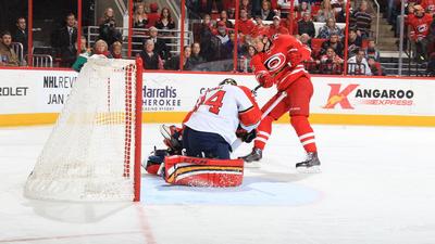 Семин забрасывает одну из шайб