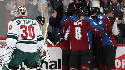 Габриэль Ландеског сотоварищи на фоне Ильи Брызгалова