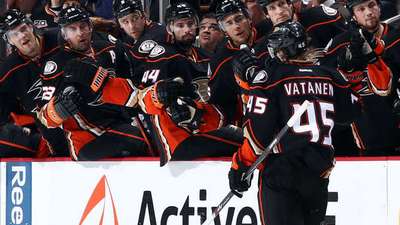 Ватанен отмечает взятие ворот