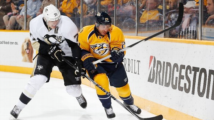 Евгений Малкин (слева) против Дерека Роя