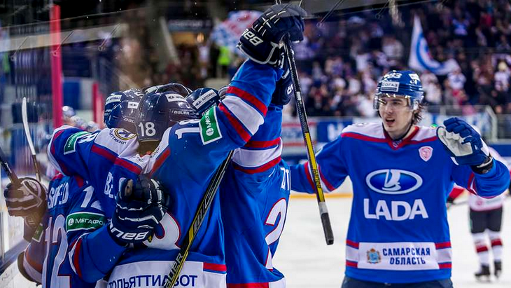 Хоккеисты «Лады»