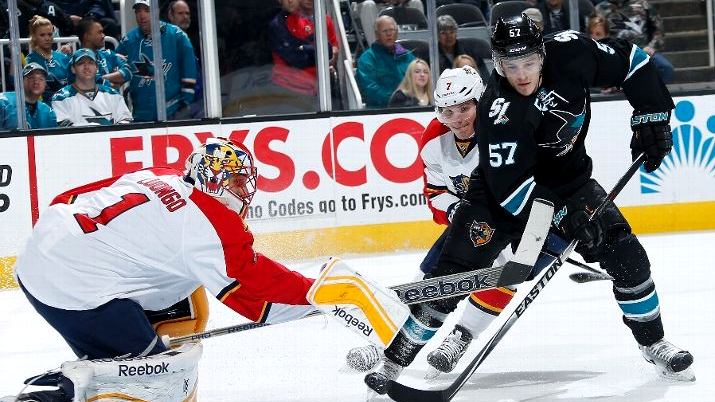 Томми Вингелс (#57) в борьбе с Роберто Луонго (#1) и Дмитрием Куликовым (#7)