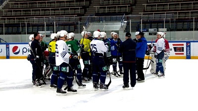 Хоккеисты «Адмирала»