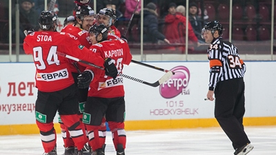 Хоккеисты «Кузни»