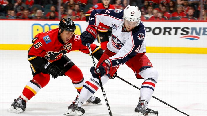 Артем Анисимов (справа)