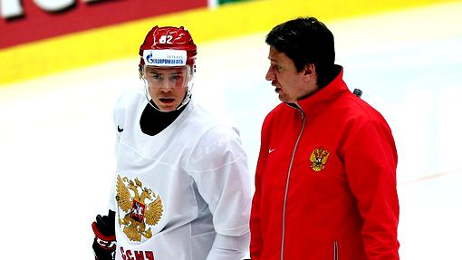 Евгений Медведев (слева)