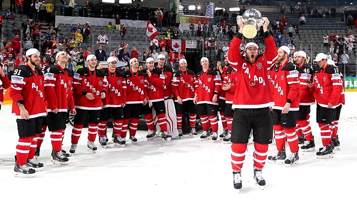 Сборная Канады празднует победу на ЧМ-2015