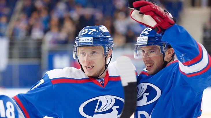 Хоккеисты «Лады»