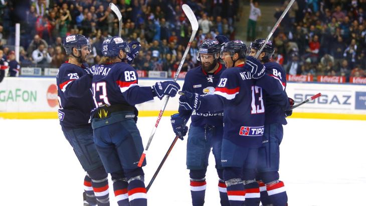 Хоккеисты «Слована»