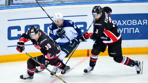 Омичи близки к выходу во второй раунд плей-офф КХЛ