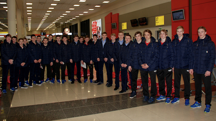 Обновленная команда вылетела в США