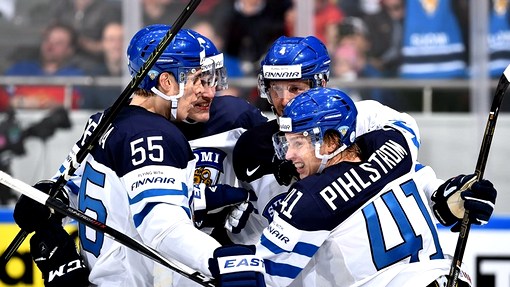 Финны уверенно разобрались с Данией