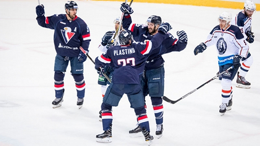 Хоккеисты «Слована»