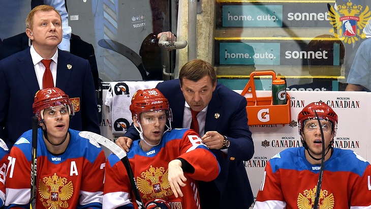 Олег Знарок постоянно что-то подсказывал игрокам, но не помогло 