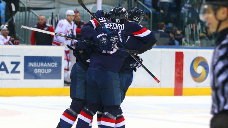 Хоккеисты «Слована»