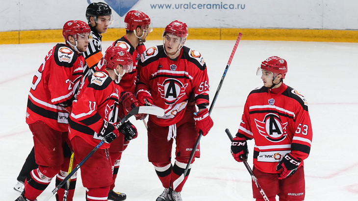 Хоккеисты «Автомобилиста»
