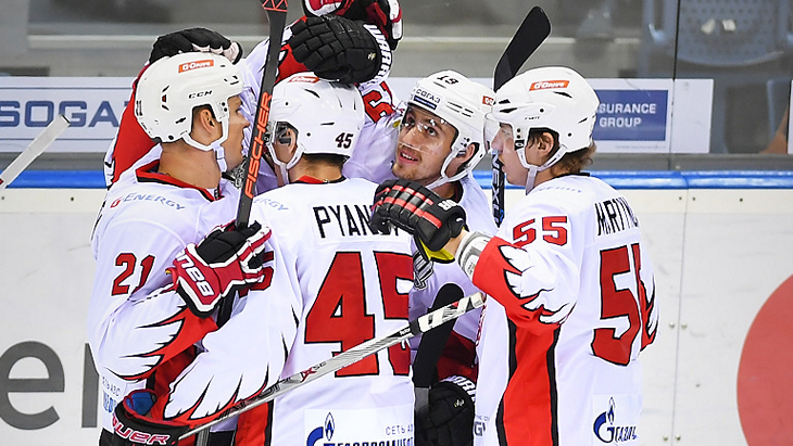 Хоккеисты «Авангарда»