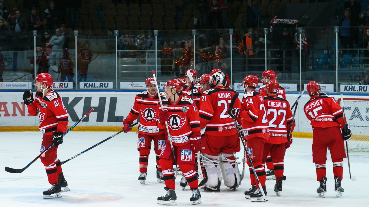 Хоккеисты «Автомобилиста»