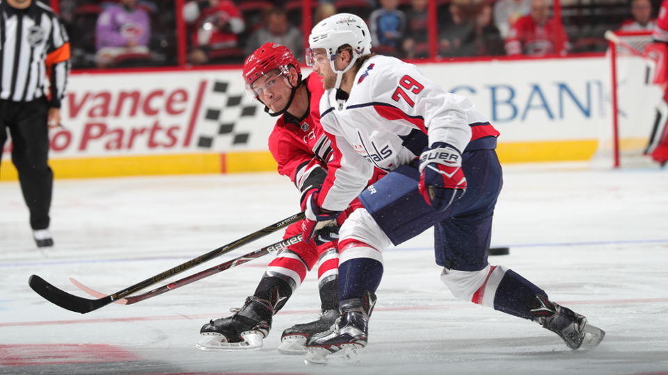 «Вашингтон» уступил «Каролине»