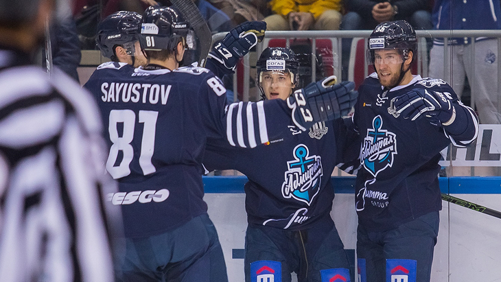 Хоккеисты «Адмирала»