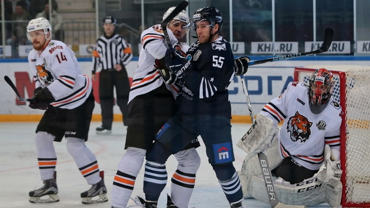 «Адмирал» — «Амур»