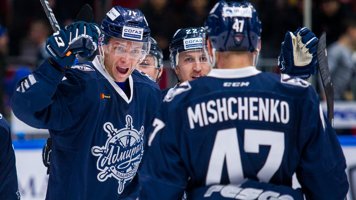 Хоккеисты «Адмирала»