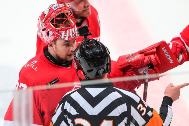 Голкипер и арбитр провели жесткий разговор