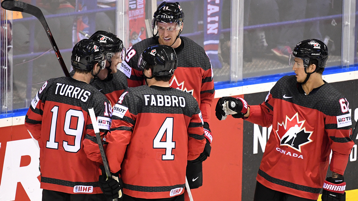 Хоккеисты сборной Канады