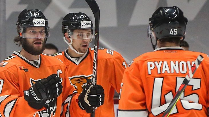 Хоккеисты «Амура»