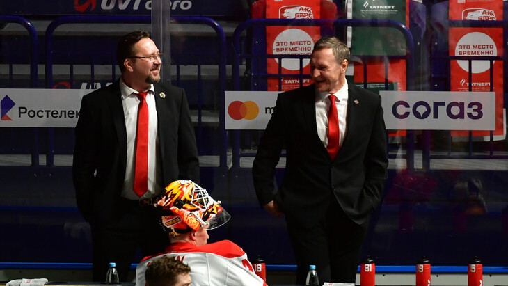 Алексей Ковалев (справа)