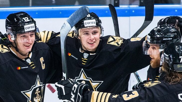 Хоккеисты «Адмирала»