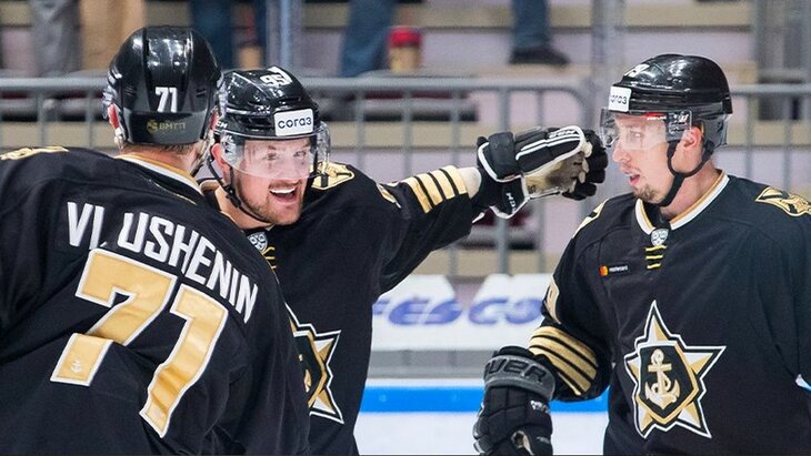 Хоккеисты «Адмирала»