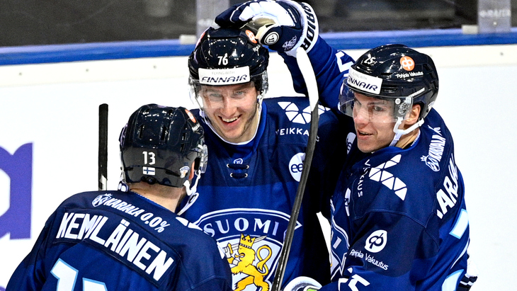 Финны забросили в ворота канадцев четыре шайбы