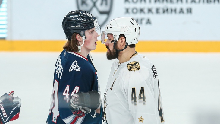 «Нефтехимик» забросил три шайбы в ворота «Амура»