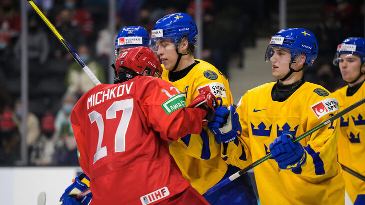 Сборная России пропустила шесть шайб в первом матче МЧМ-2022