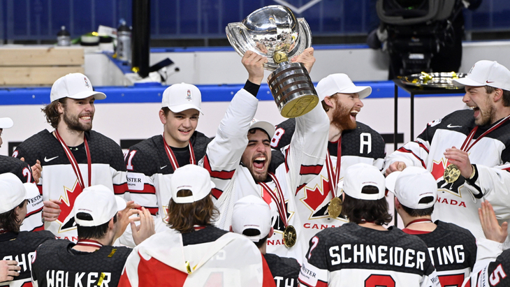 Канада празднует чемпионство 2021