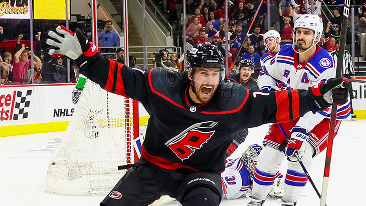 «Каролина» повела 2-0 в серии с «Рейнджерс»