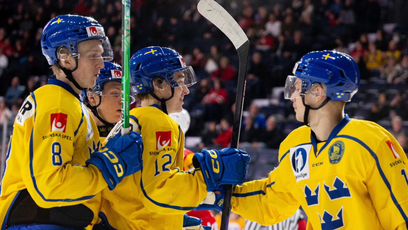 Сборная Швеции в декабрьской игре со Швейцарией