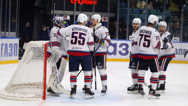 Игроки «Нефтехимика»