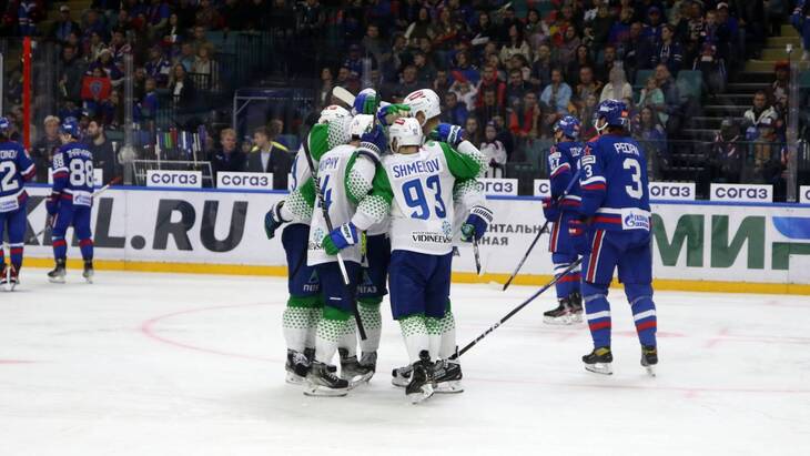 Автор победного гола Сергей Шмелев