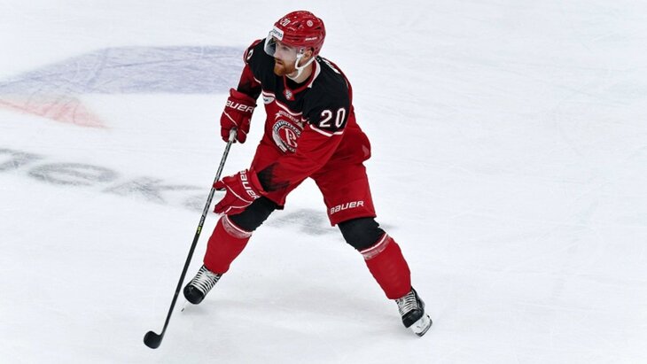 Форвард хозяев Скотт Уилсон