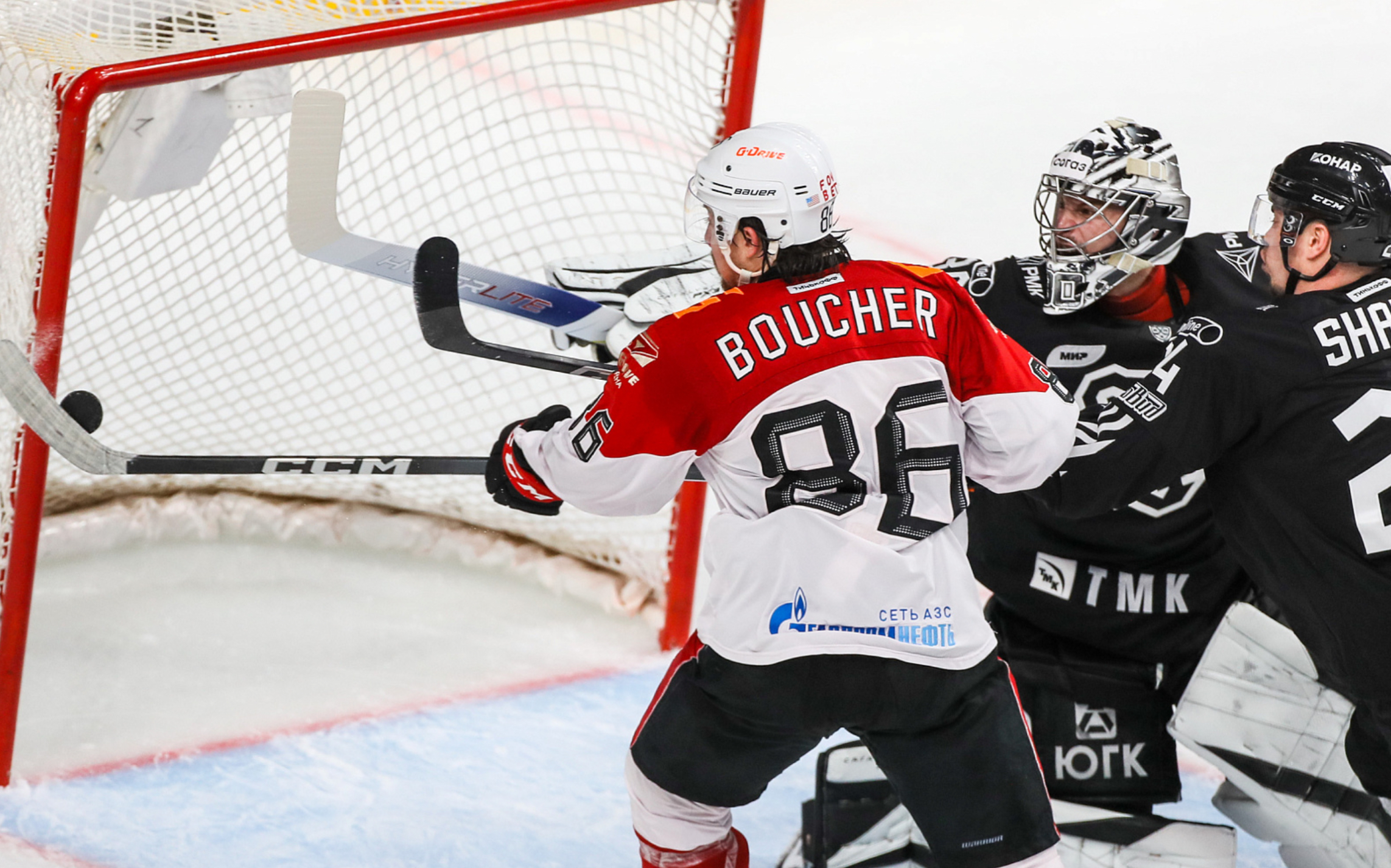 «Трактор» в матче с «Авангардом»