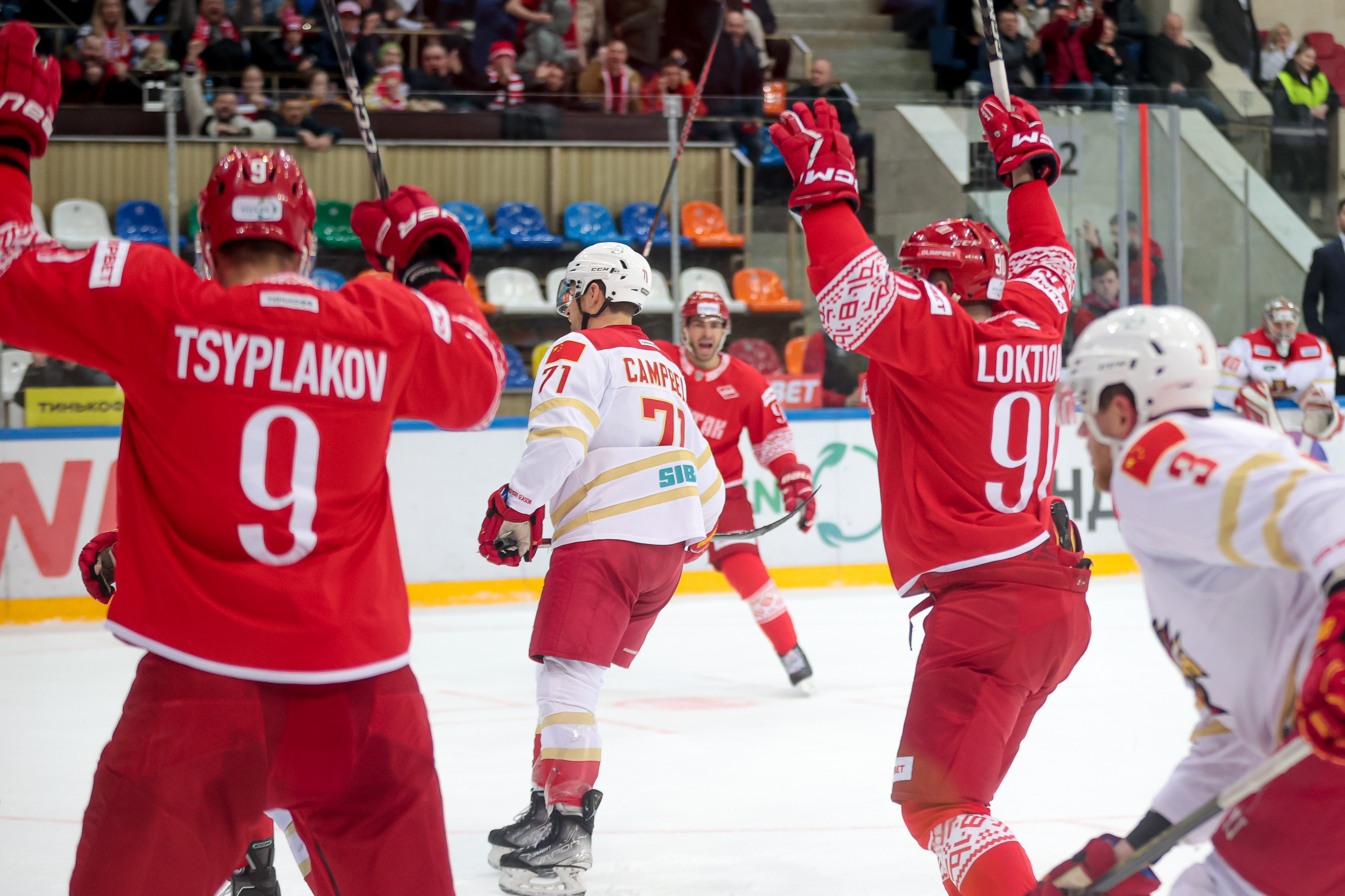 «Спартак» в матче с «Куньлунем»