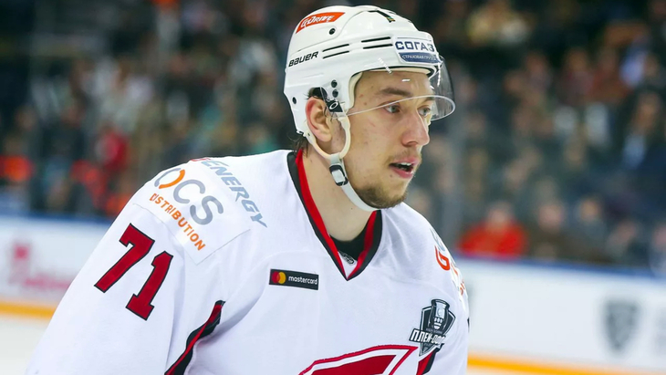 Артем Бурдасов забросил две шайбы