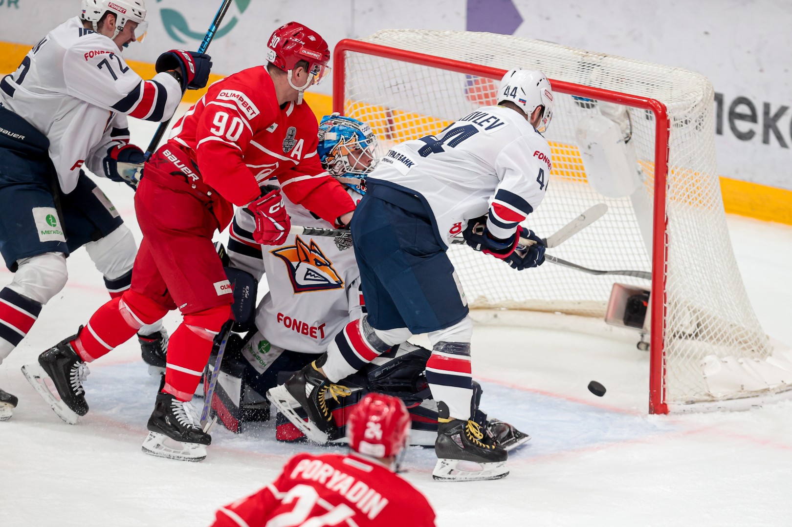 «Спартак» разгромил «Металлург» Мг в третьем матче серии