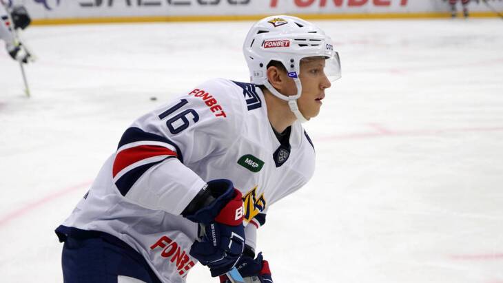 Денис Зернов забросил три шайбы