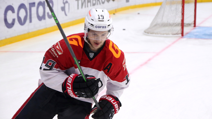 Владимир Ткачев — нападающий «Авангарда»