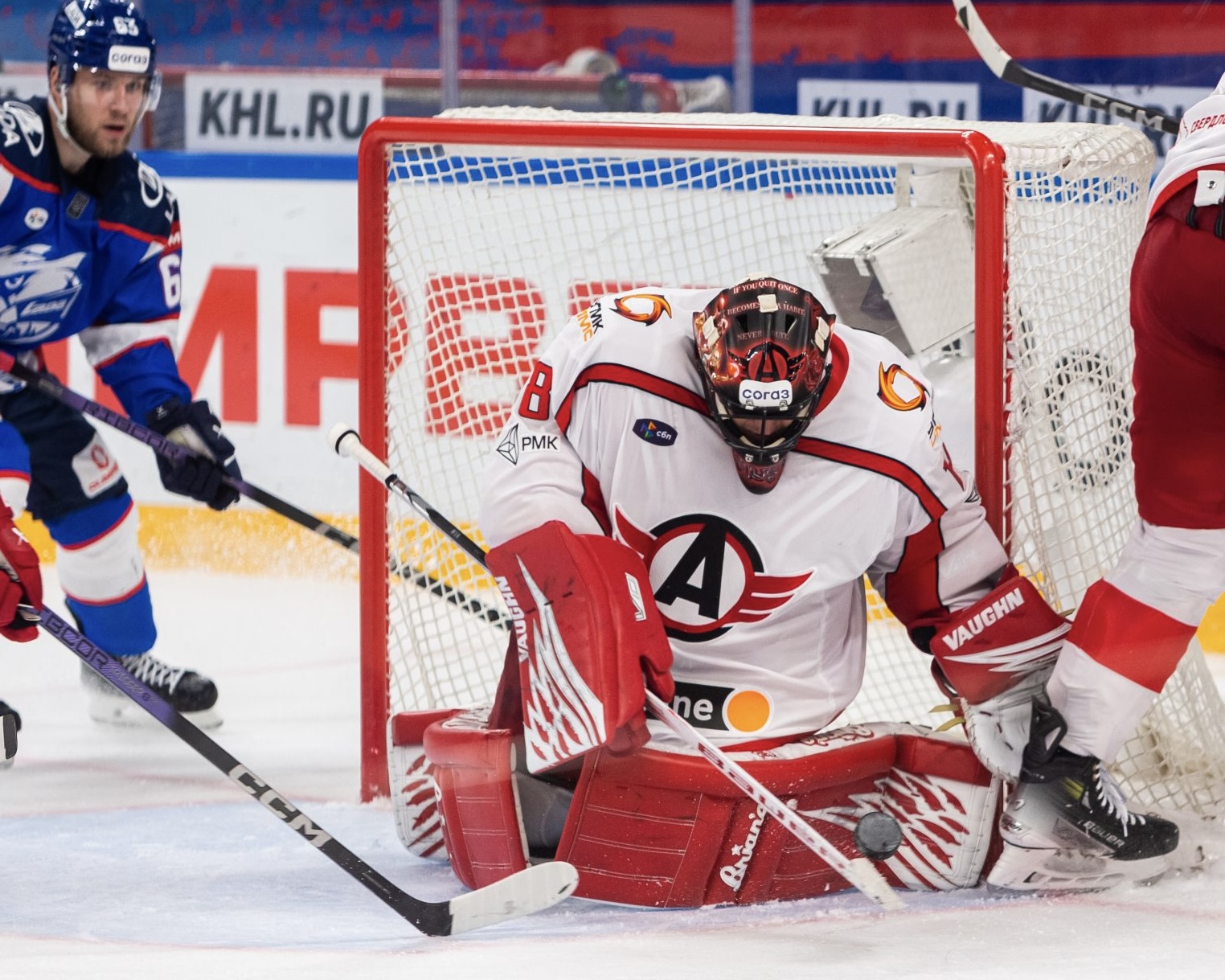 «Автомобилист» в победном матче с «Ладой»