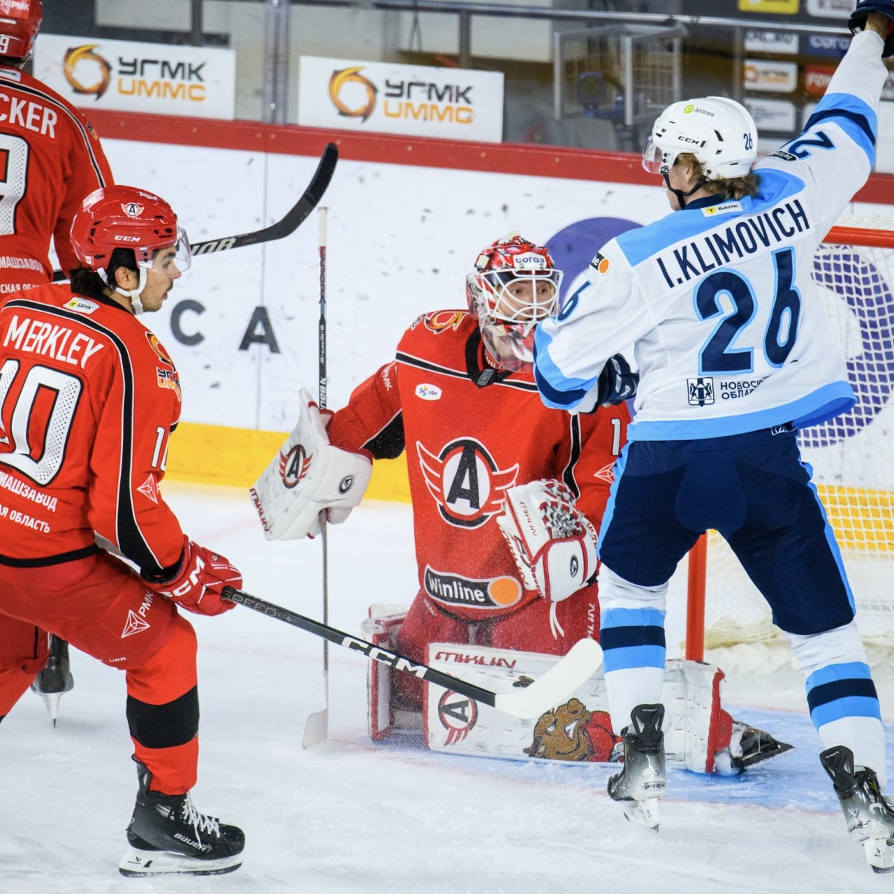 «Автомобилист» уступил «Сибири»